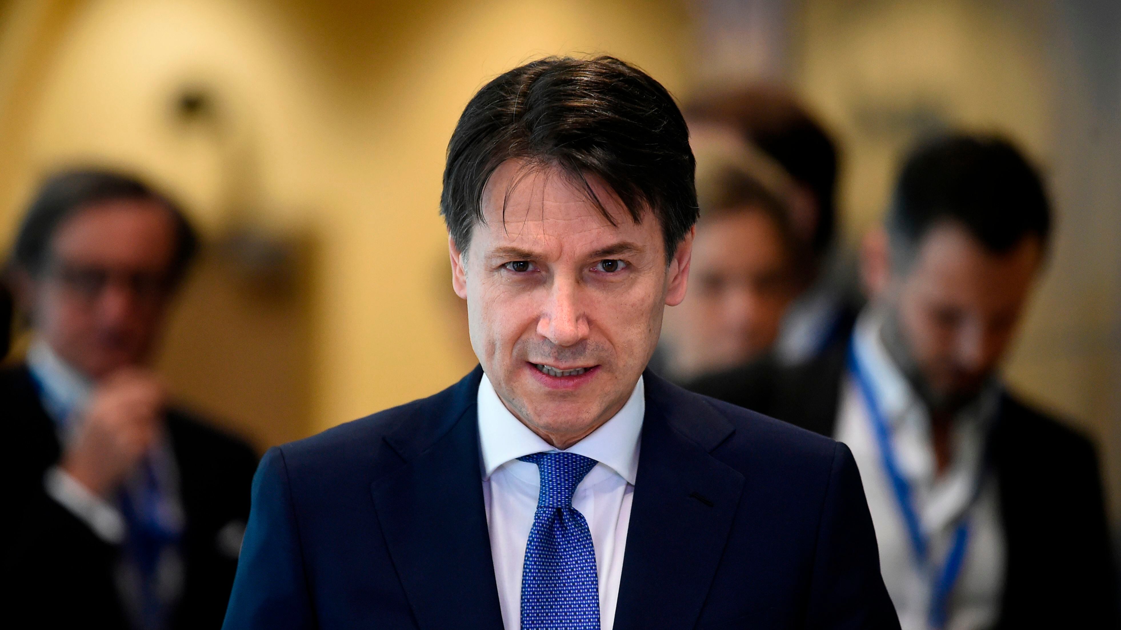 Conte batte un colpo E sposta l'attenzione dai barconi all'economia