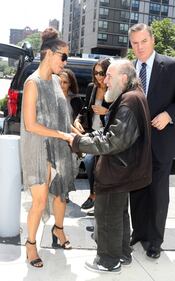 Halle Berry sexy in maxi t-shirt 9