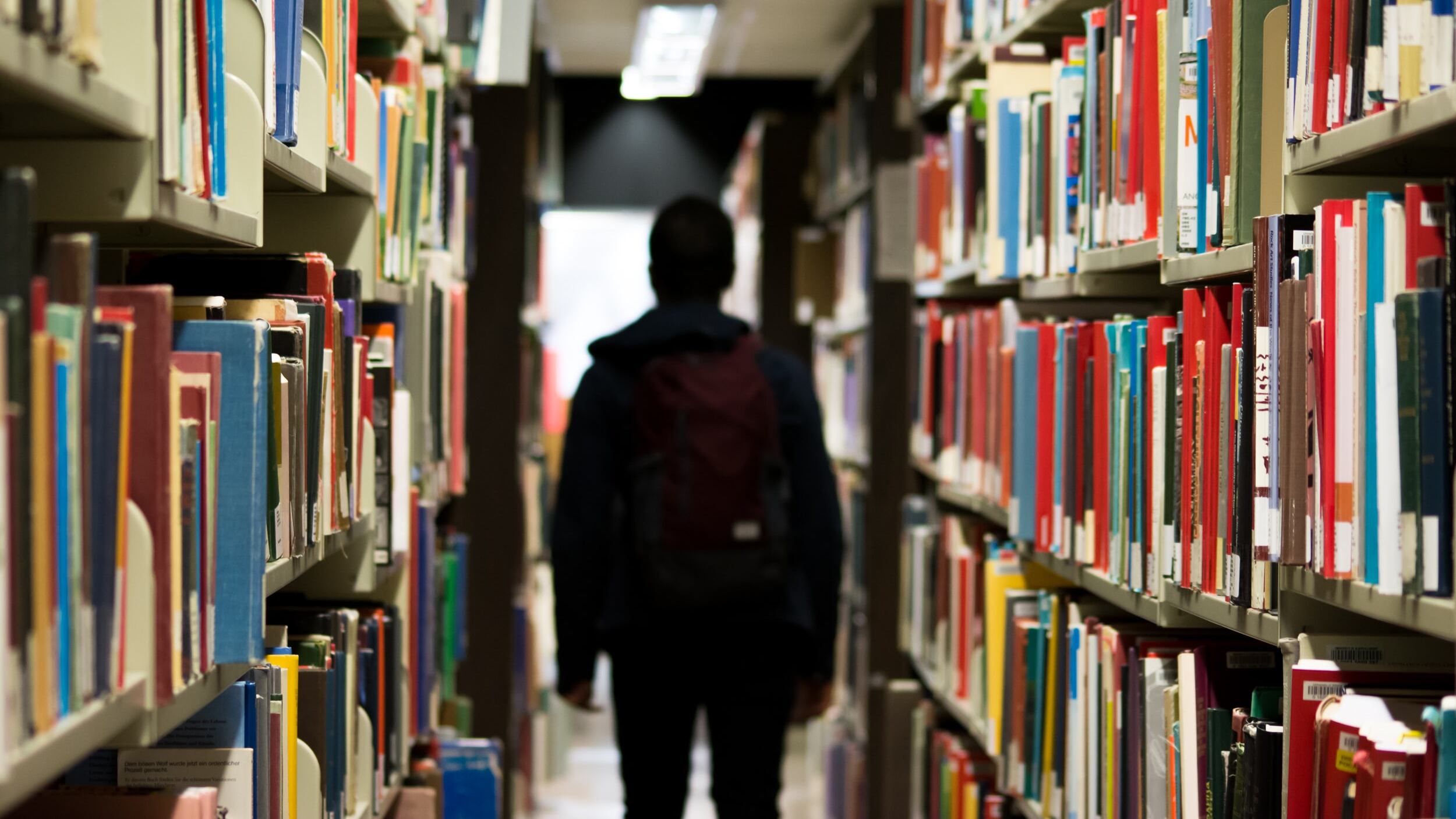 Libri proibiti e guerra per la scuola: cosa succede davvero negli Usa