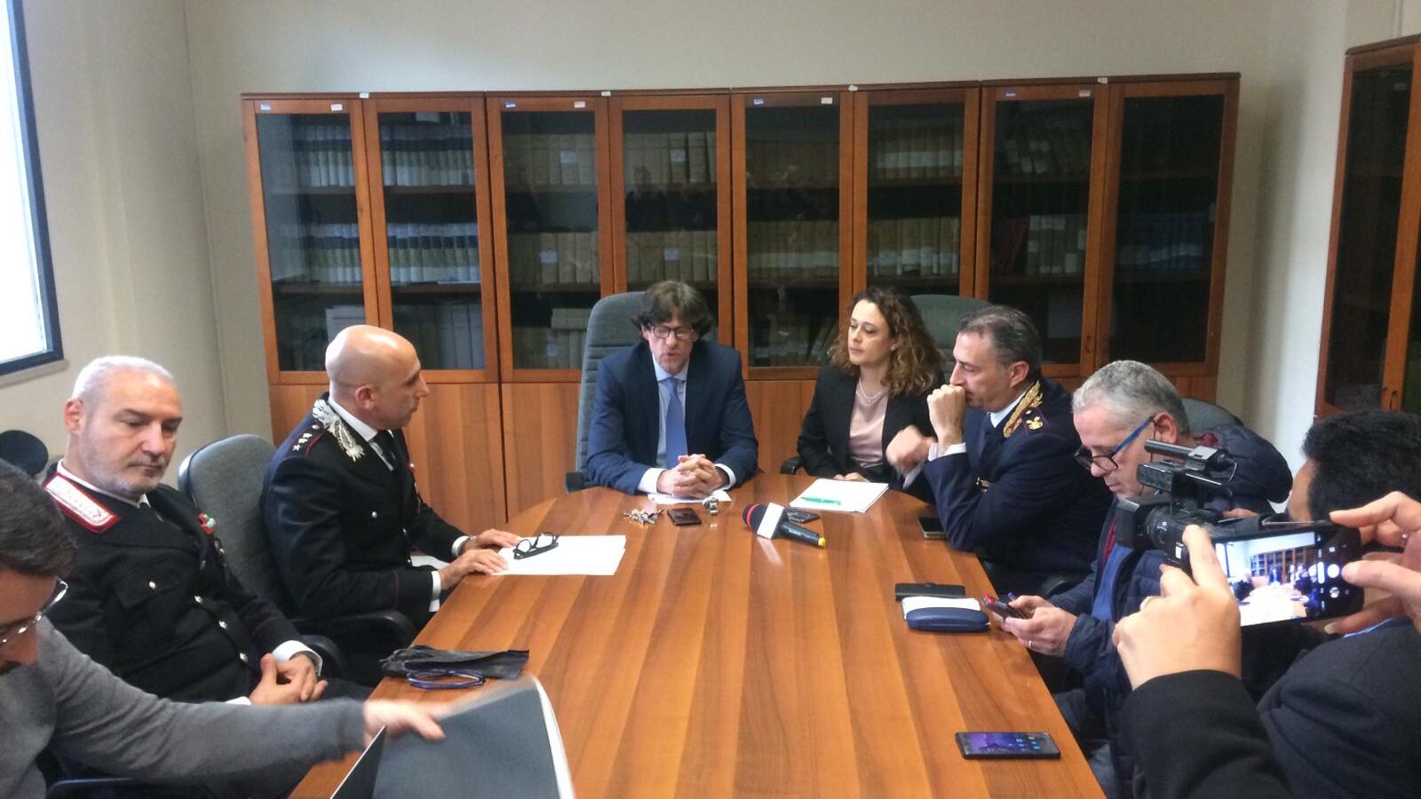 Chiedevano interessi usurari alla vittima, arrestati due fratelli