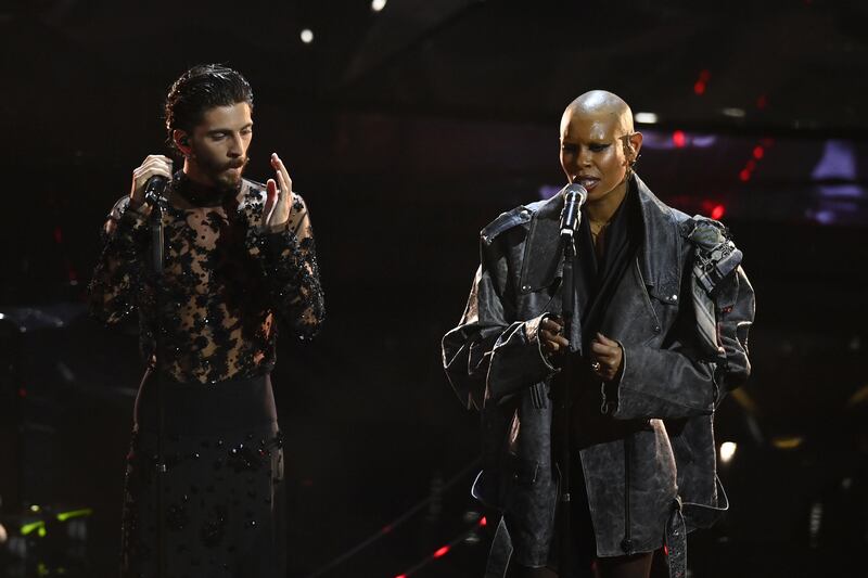 Sanremo 2024: ecco il look della quarta serata del Festival dei Santi Francesi 7