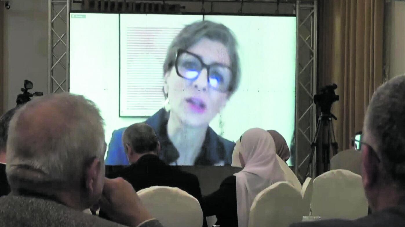 Lei ci attacca ma non smentisce. E i suoi amici estremisti islamici la smascherano. Fdi: "Inaffidabile"
