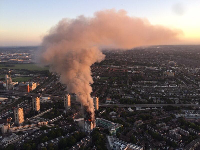 Grattacielo in fiamme a Londra 3