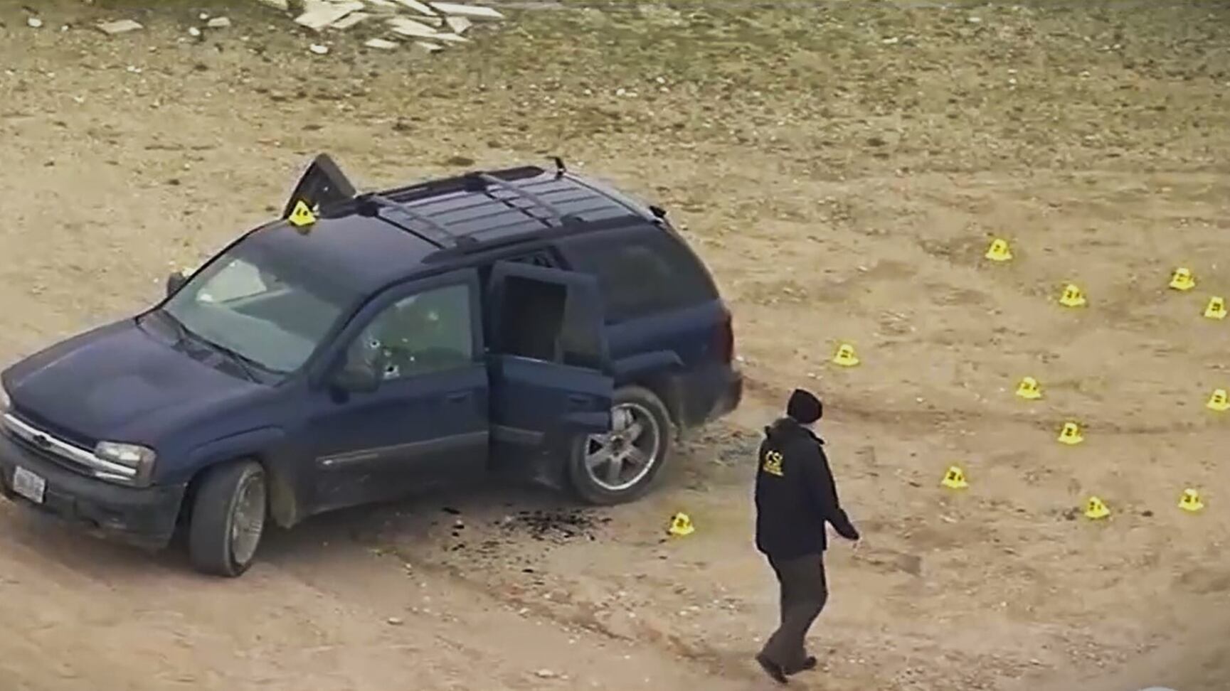 Sei corpi (carbonizzati) dentro a un suv: il giallo nel deserto