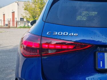 Mercedes Classe C 300 de: la gallery dell'ibrido diesel da 20 km/l 10