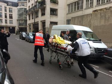 Spari e morti nella sede di Charlie Hebdo 5