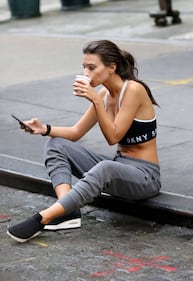 Emily Ratajkowski, selfie hot in biancheria intima 16