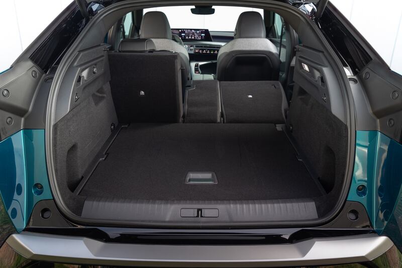 Peugeot e-3008: guarda tutte le foto 4