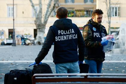 Studente accoltellato in Piazza Testaccio a Roma: gli inquirenti sulle tracce dei responsabili 5