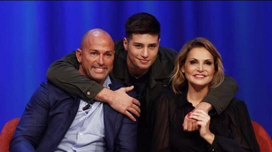 Bettarini si racconta: "Vedere i miei piangere è stato più doloroso delle coltellate"
