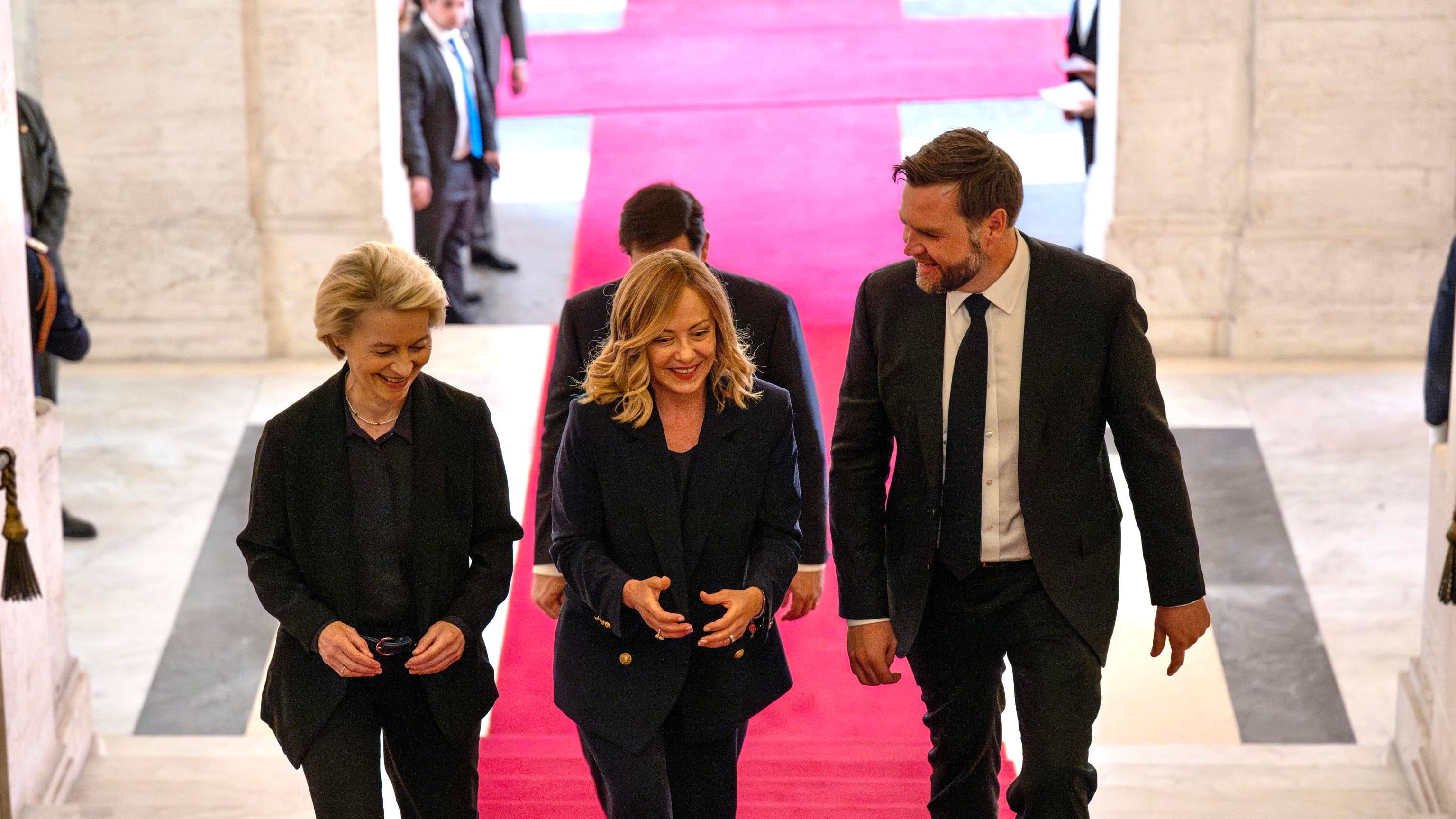 Meloni a Trump e ai leader Ue: l'Italia è pronta a favorire la pace