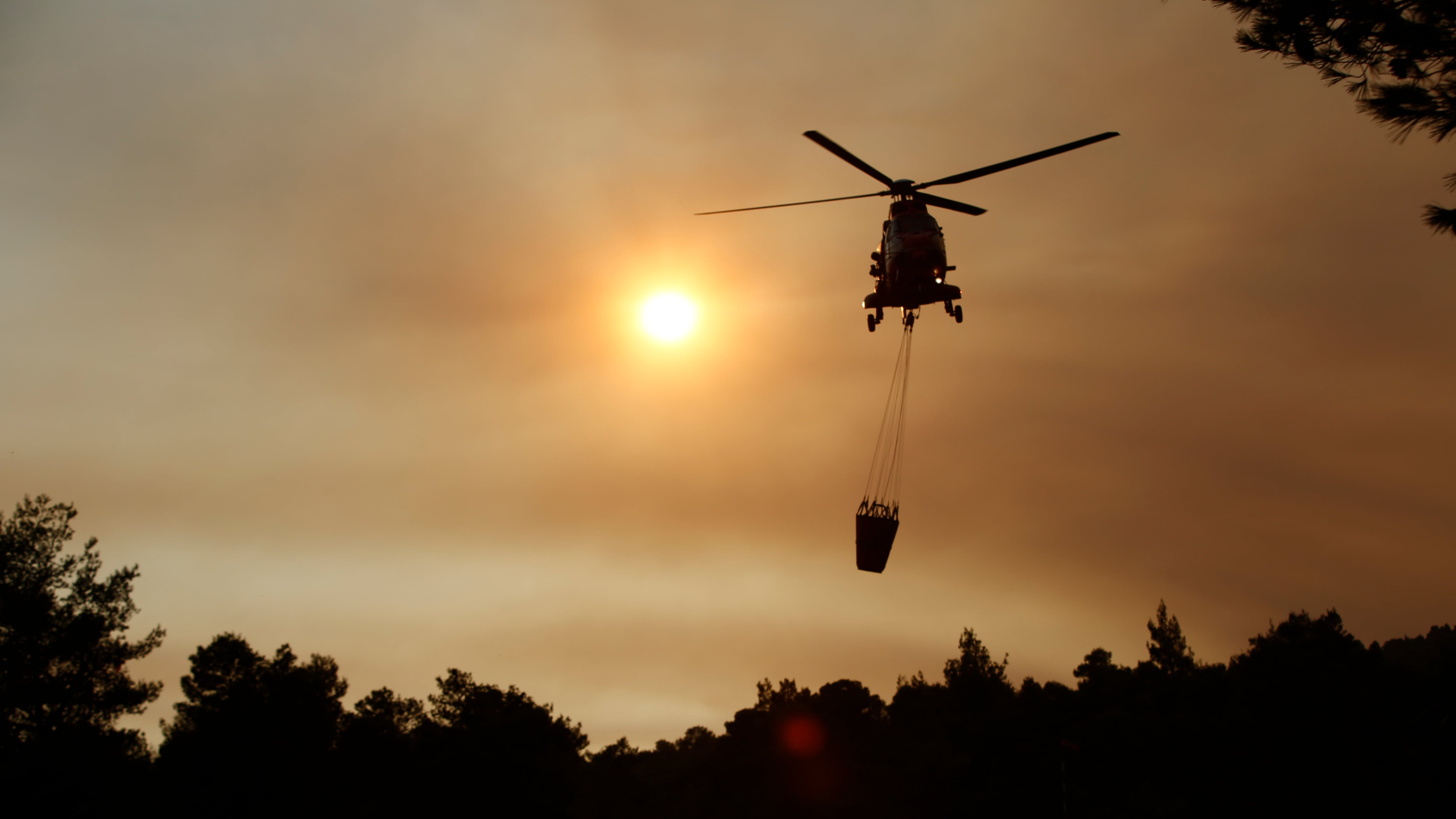 Paura incendi in Sardegna, chiuso l’aeroporto “Costa Smeralda” di Olbia