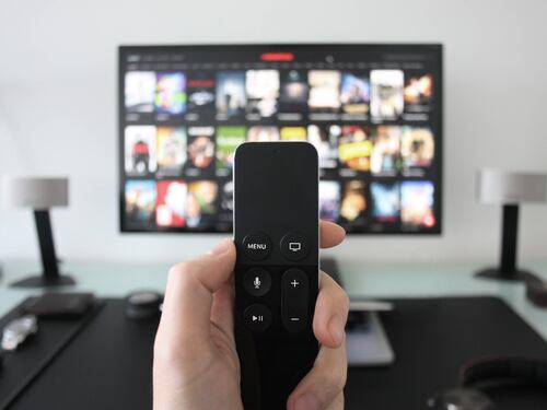 Ultima follia Ue: boicotta le serie tv inglesi