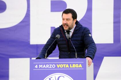 Salvini in piazza Duomo a Milano 13