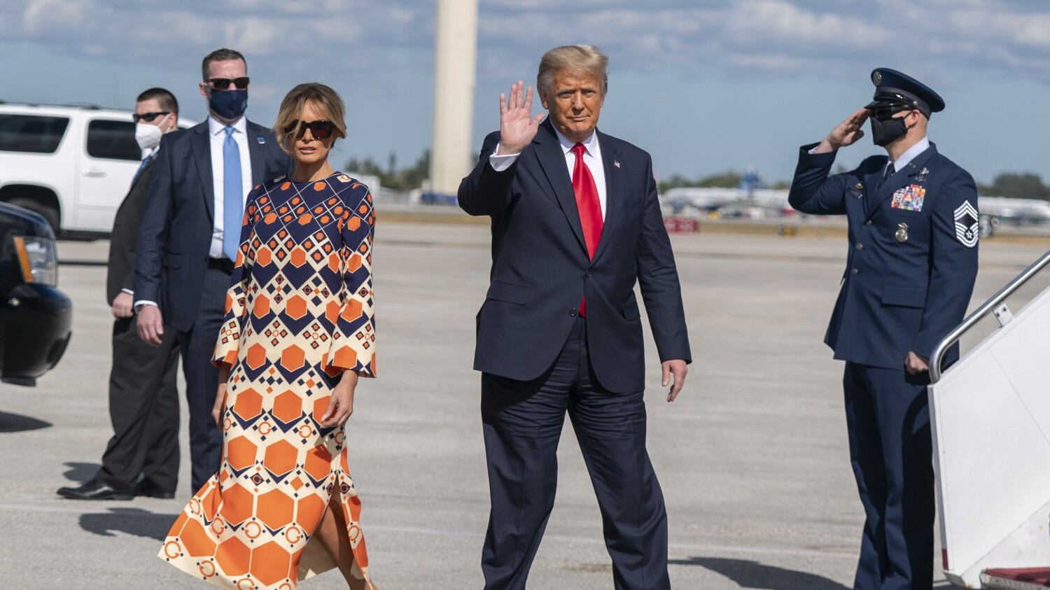 Il saluto-comizio dell'ultimo Trump: "Auguri a Biden. Ma ritorneremo"