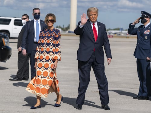 Il saluto-comizio dell'ultimo Trump: "Auguri a Biden. Ma ritorneremo"