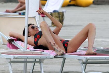 Antonella Mosetti selfie hot in bikini 13