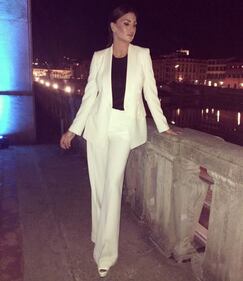 Claudia Galanti, seno in vista a Milano 14