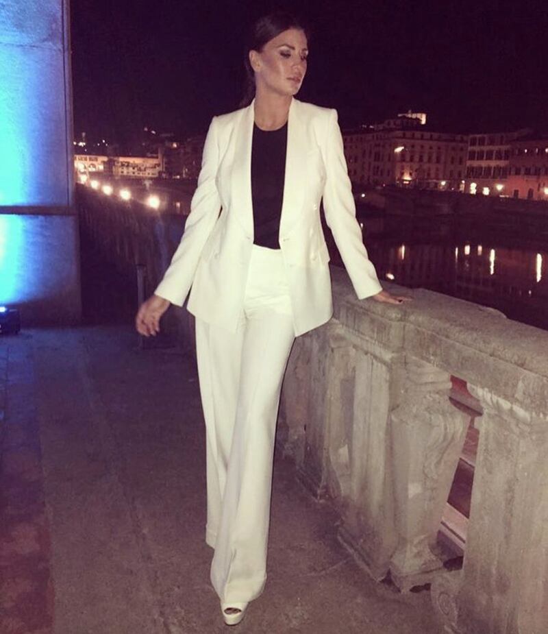 Claudia Galanti, seno in vista a Milano 14