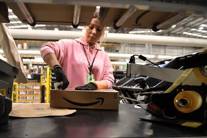 Preparativi per il Black Friday allo stabilimento di Amazon a Peterborough 5