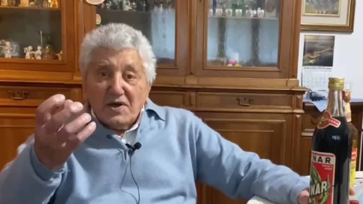 Dondi Pinton, il Cynar e il successo italiano dell'amaro anti-stress