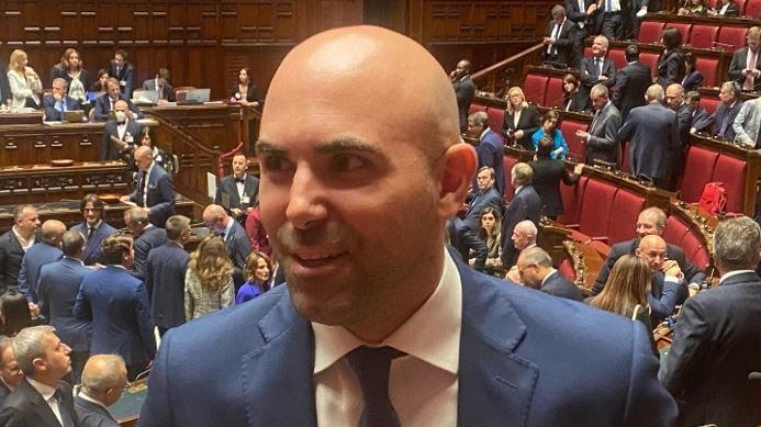 "Basta con l'ideologia green che ha fatto solo danni. Con le nuove infrastrutture rilanceremo l'economia"