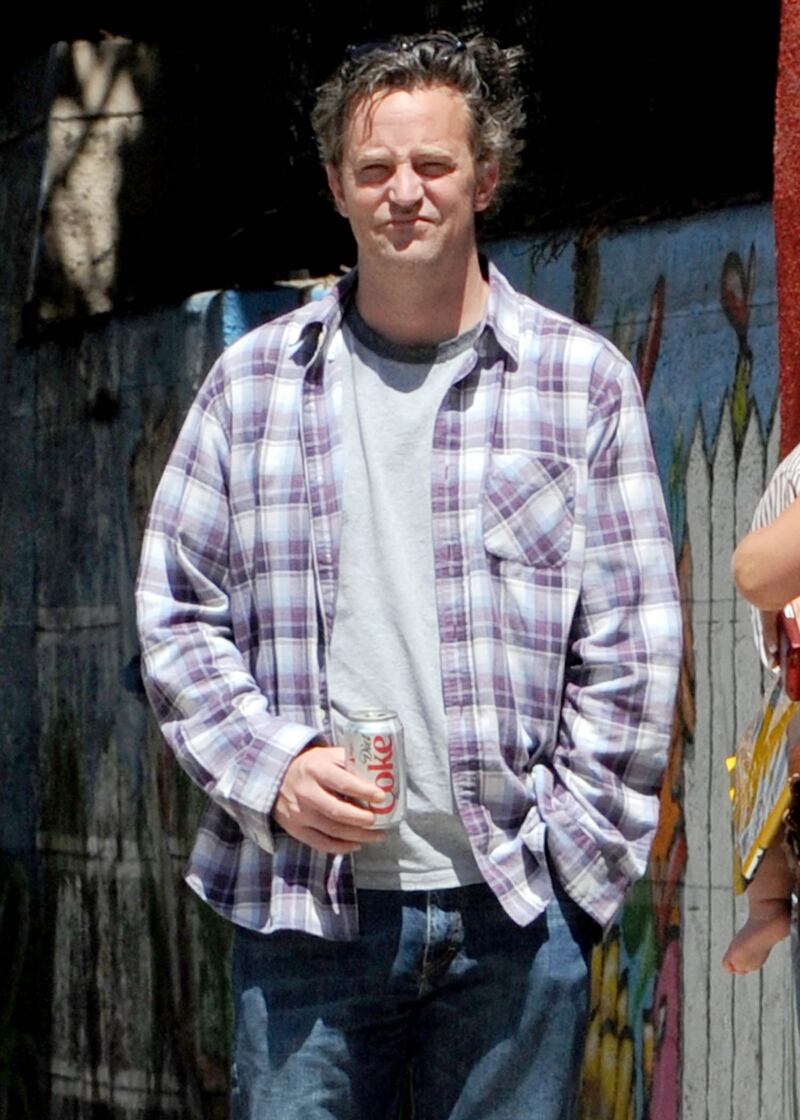 Dal successo di Friends al tunnel delle dipendenze: la carriera di Matthew Perry 5