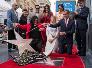 Le attrici di 'Frozen 2'onorate con la stella sulla Walk of Fame 6