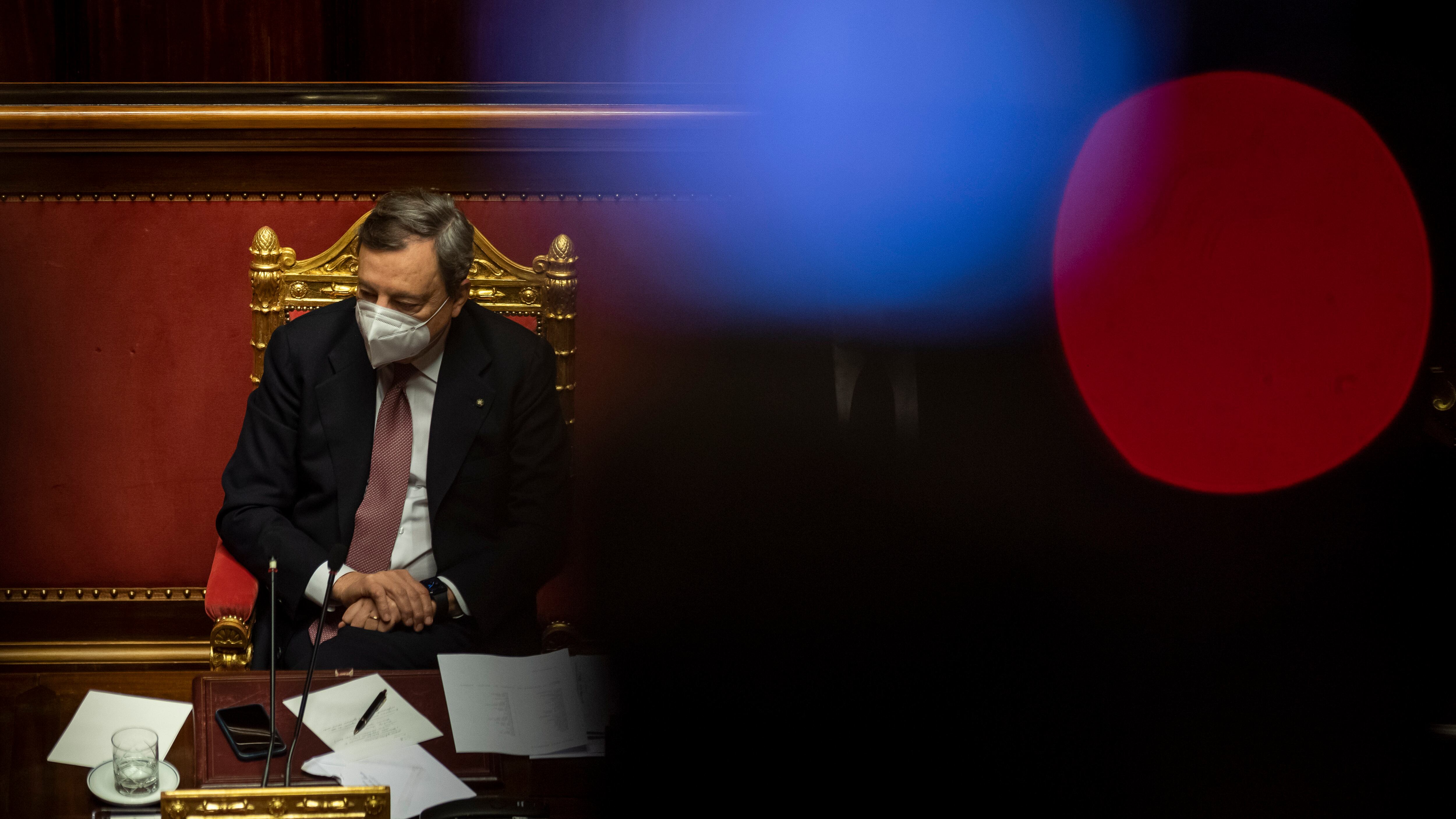 Ora Draghi mette in cantina i dpcm: si torna ai decreti legge