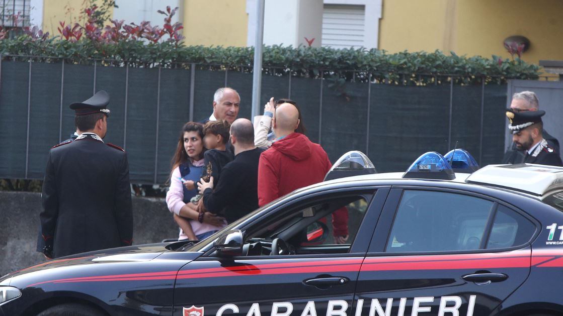 Padre separato si barrica con il figlio in casa. Dopo diverse ore apre ai carabinieri