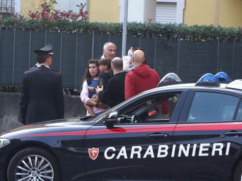 Padre separato si barrica con il figlio in casa. Dopo diverse ore apre ai carabinieri