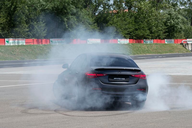 Velocità e adrenalina a bordo delle Mercedes-AMG 7