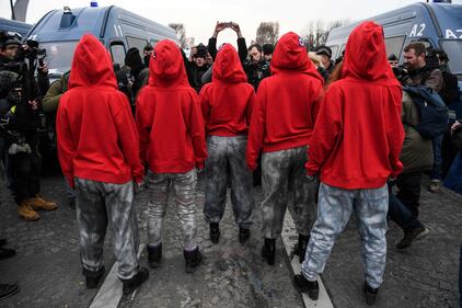 Gilet gialli, anche un gruppo di "Marianne" sfilano a Parigi 1