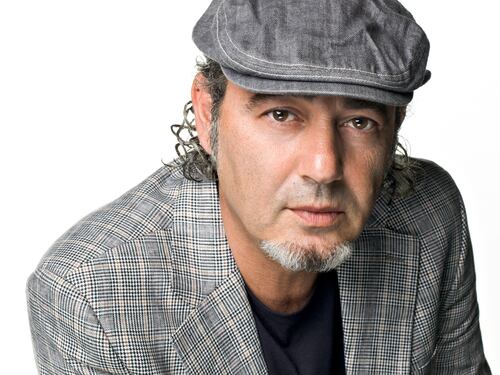 Duetti, "ospitate" e omaggi. La nuova vita degli album