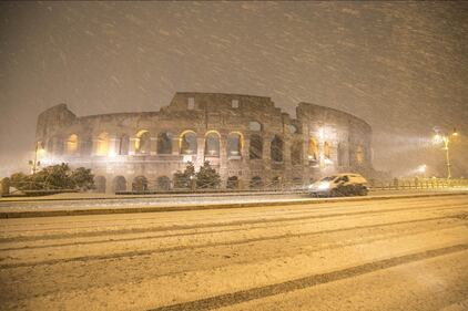 Dai Fori Imperiali al Colosseo: Roma imbiancata 14