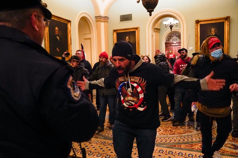 I fan di Trump fanno irruzione al Congresso Usa 14