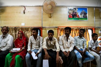 Il "vagone della salute" cura gratis i più poveri dell'India 5