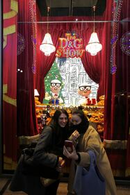 Natale alla Rinascente con le vetrine di Dolce & Gabbana 1
