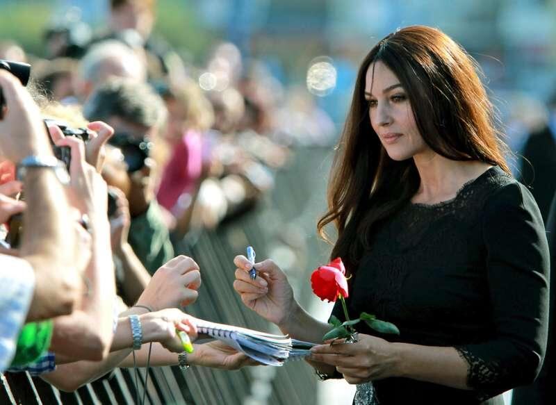 Monica Bellucci sarà bond girl bisex: "Chi dice che sono single?" 13
