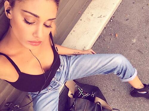 Belen Rodriguez nuda nel backstage del servizio fotografico
