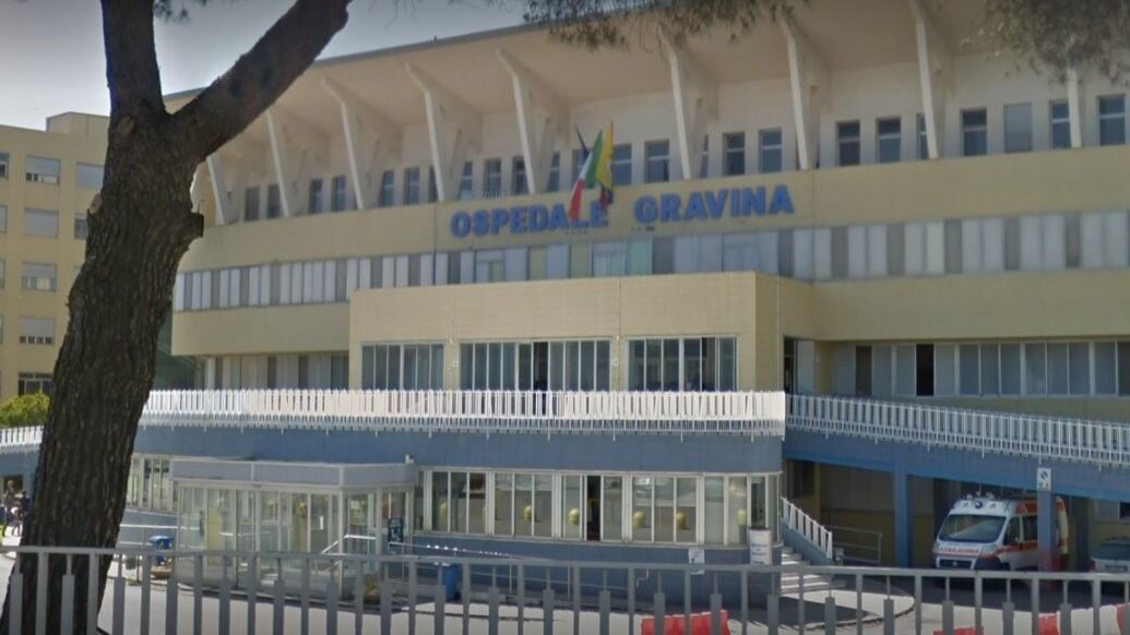 Infermiere chiede di uscire da pronto soccorso: lo aggrediscono in 5