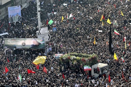 Teheran, milioni di persone ai funerali di Soleimani 5