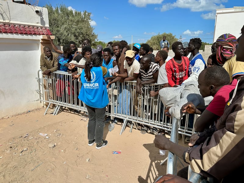 L'assedio quotidiano al fortino dell'Onu di Zarzis per ottenere documenti e aiuti.