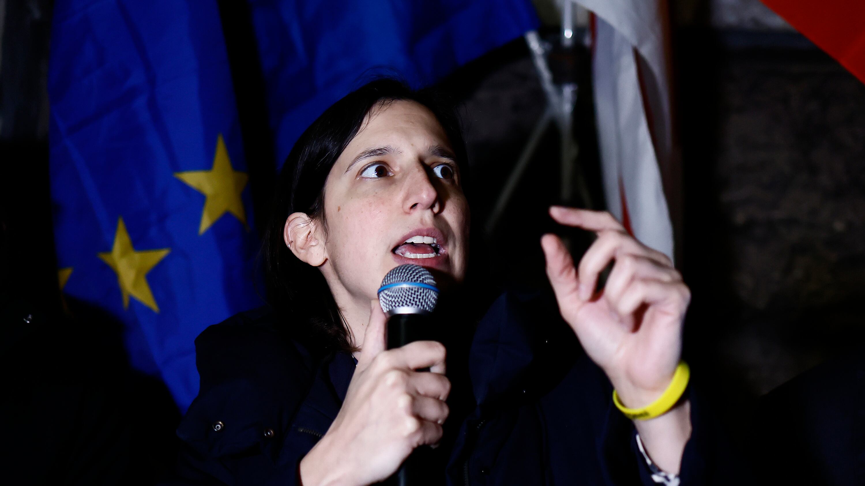Schlein e le giravolte anti-Ue: finisce isolata dentro il Pse e la fanno parlare solo alla fine