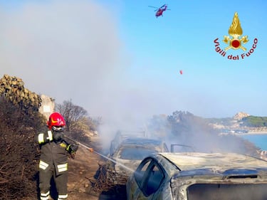 L'incendio scoppiato a Punta Molentis 4