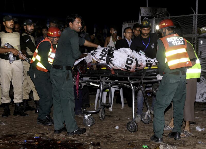 Pakistan, kamikaze si fa esplodere nel parco dei bimbi: strage di cristiani 1