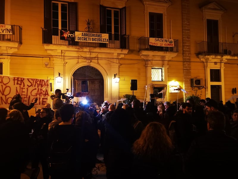 Nel Leccese, piazza vuota per Mattia Santori 4
