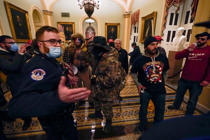 I fan di Trump fanno irruzione al Congresso Usa 18