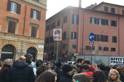 Terremoto, panico a Roma: chiusa metropolitana, evacuate scuole e uffici 15