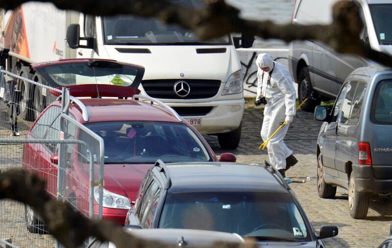Anversa, tenta di travolgere la folla con l'auto 11
